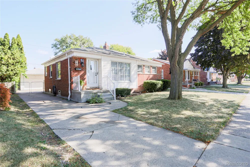 18441 Frazho Road Roseville City, MI 48066