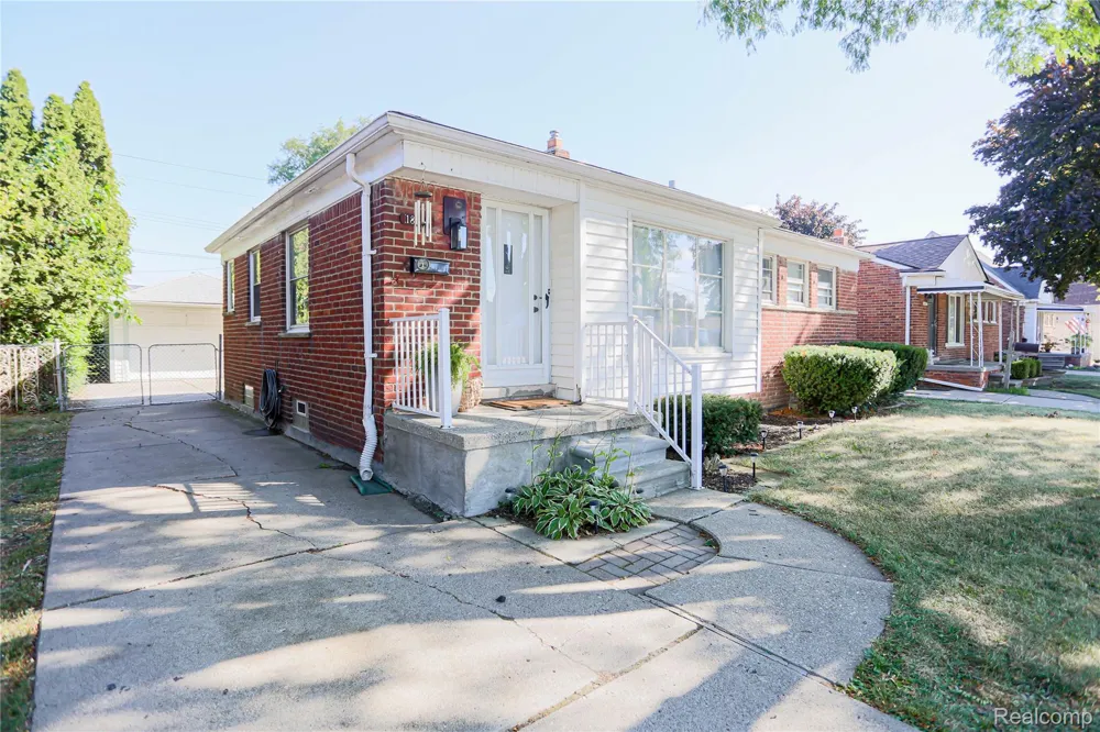 18441 Frazho Road Roseville City, MI 48066