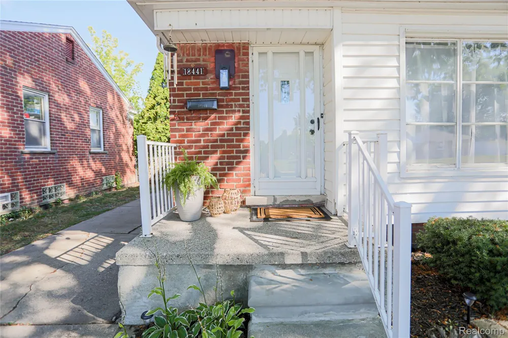 18441 Frazho Road Roseville City, MI 48066