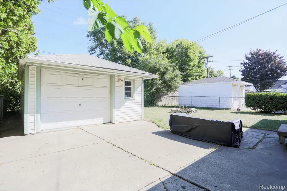 18441 Frazho Road Roseville City, MI 48066
