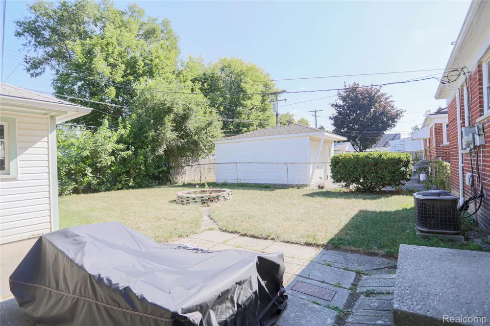 18441 Frazho Road Roseville City, MI 48066