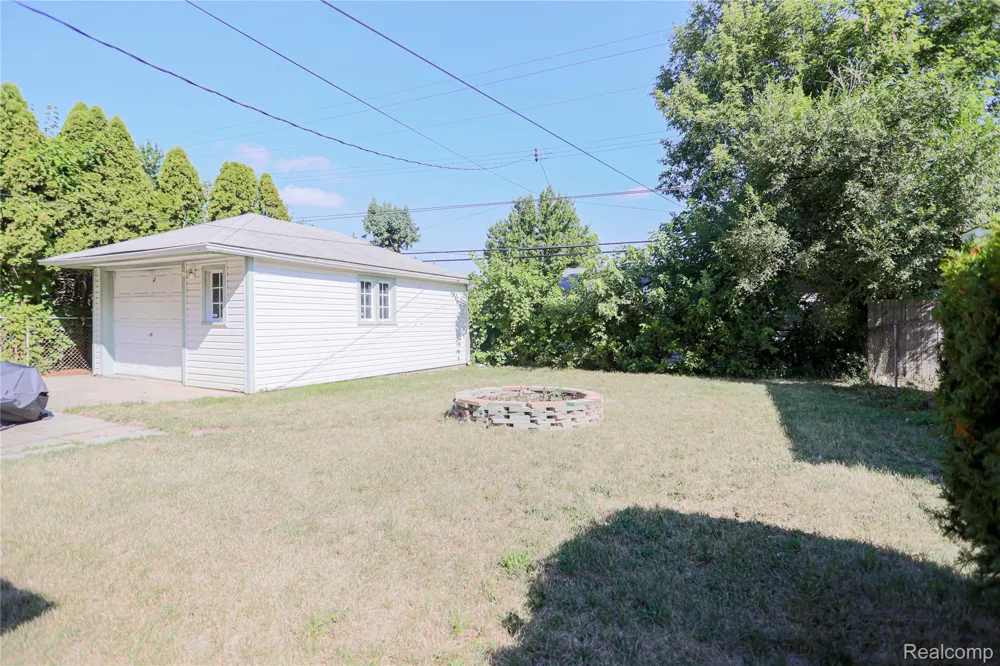 18441 Frazho Road Roseville City, MI 48066