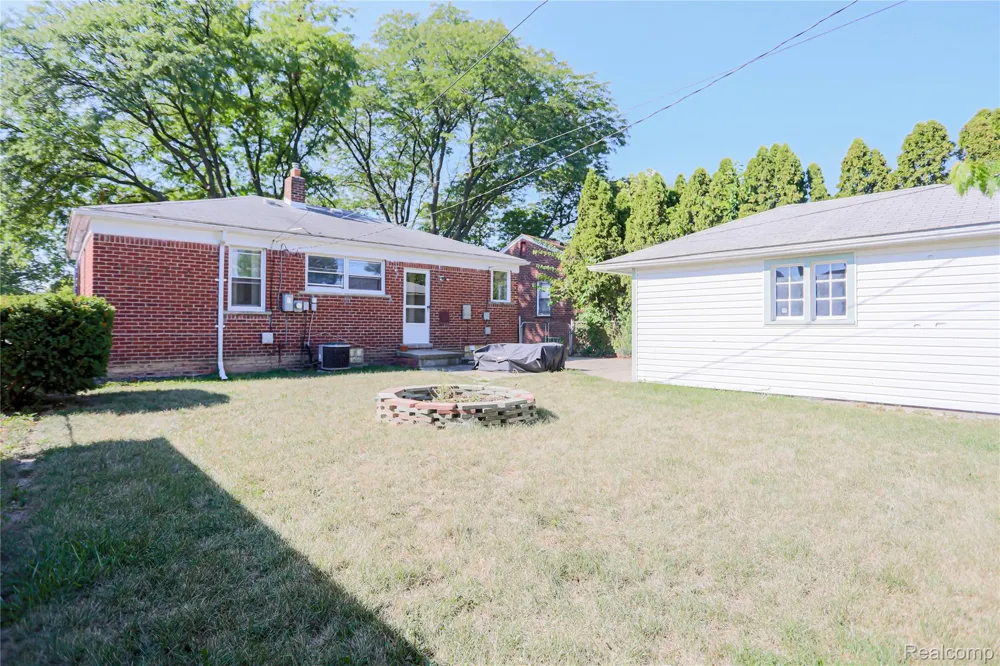 18441 Frazho Road Roseville City, MI 48066