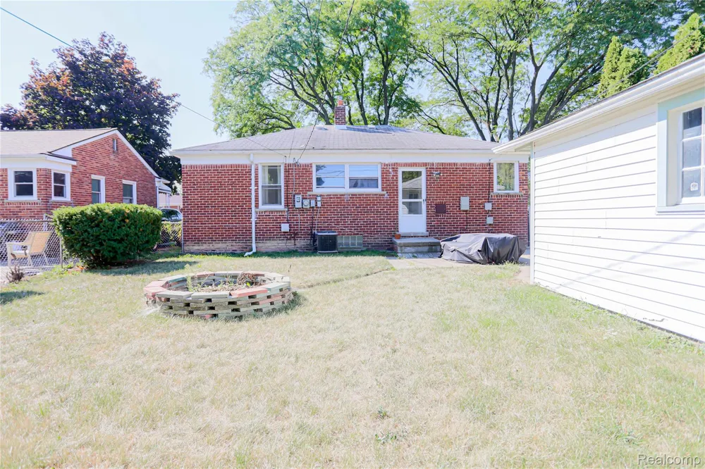 18441 Frazho Road Roseville City, MI 48066