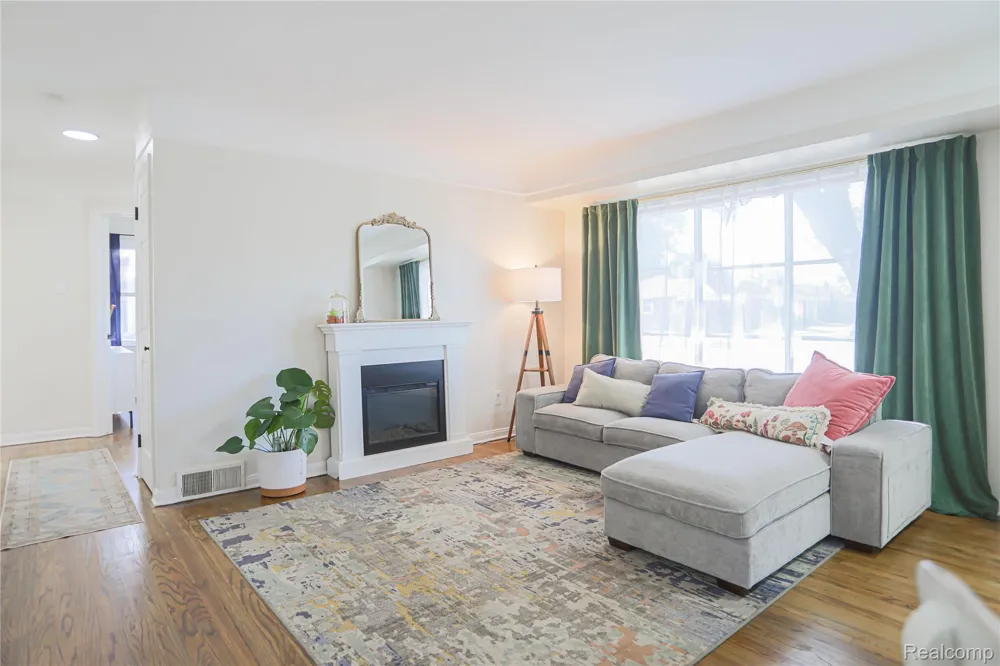18441 Frazho Road Roseville City, MI 48066