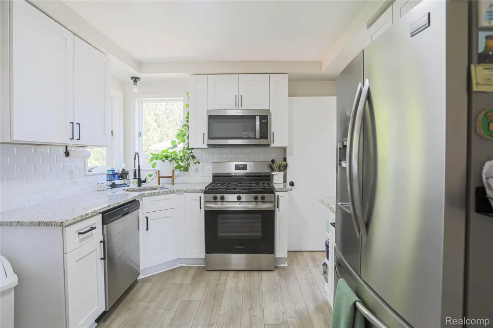 18441 Frazho Road Roseville City, MI 48066