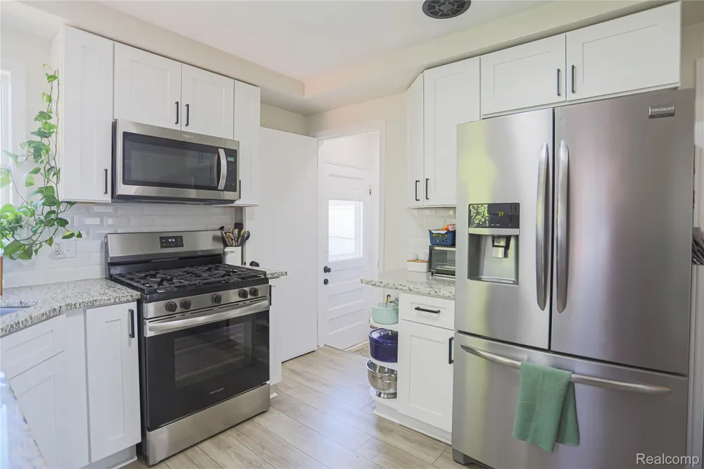 18441 Frazho Road Roseville City, MI 48066