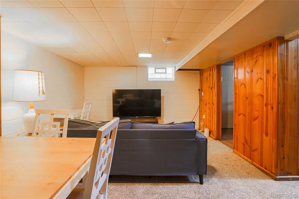 18441 Frazho Road Roseville City, MI 48066