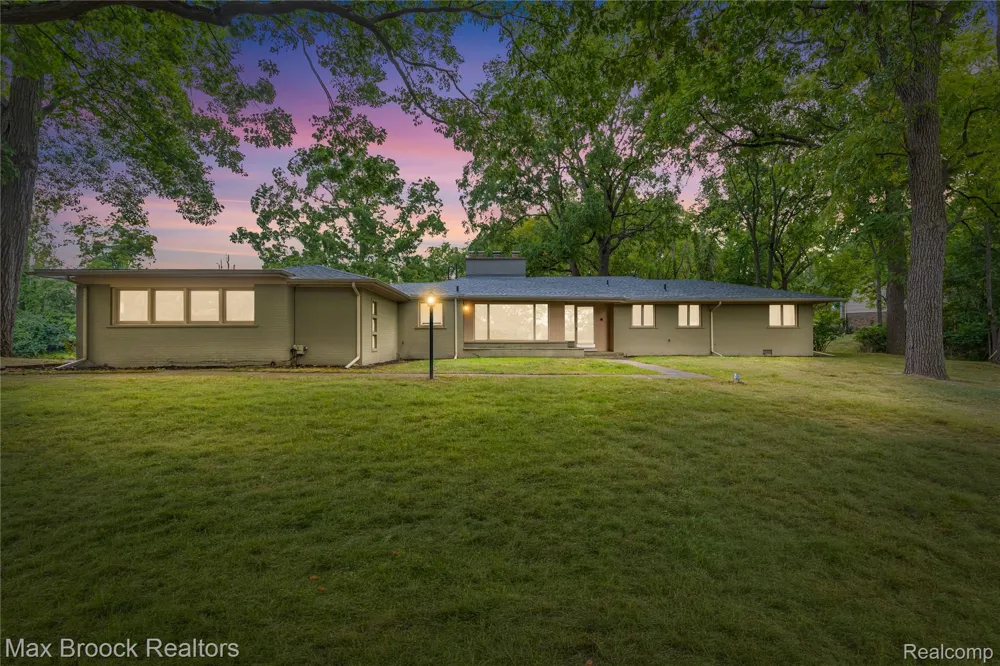 3988 Lakeland Lane Bloomfield Hills City, MI 48302