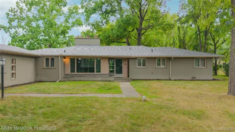 3988 Lakeland Lane