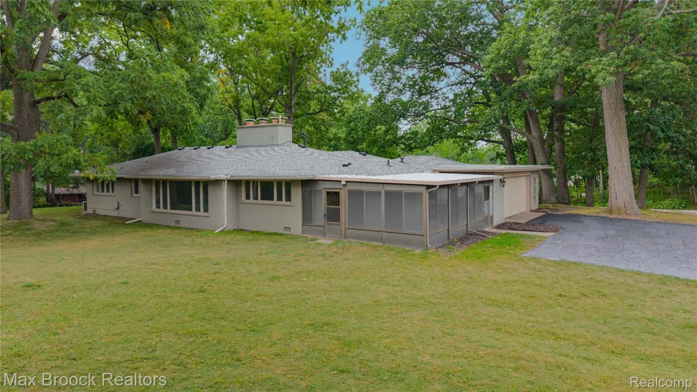 3988 Lakeland Lane Bloomfield Hills City, MI 48302