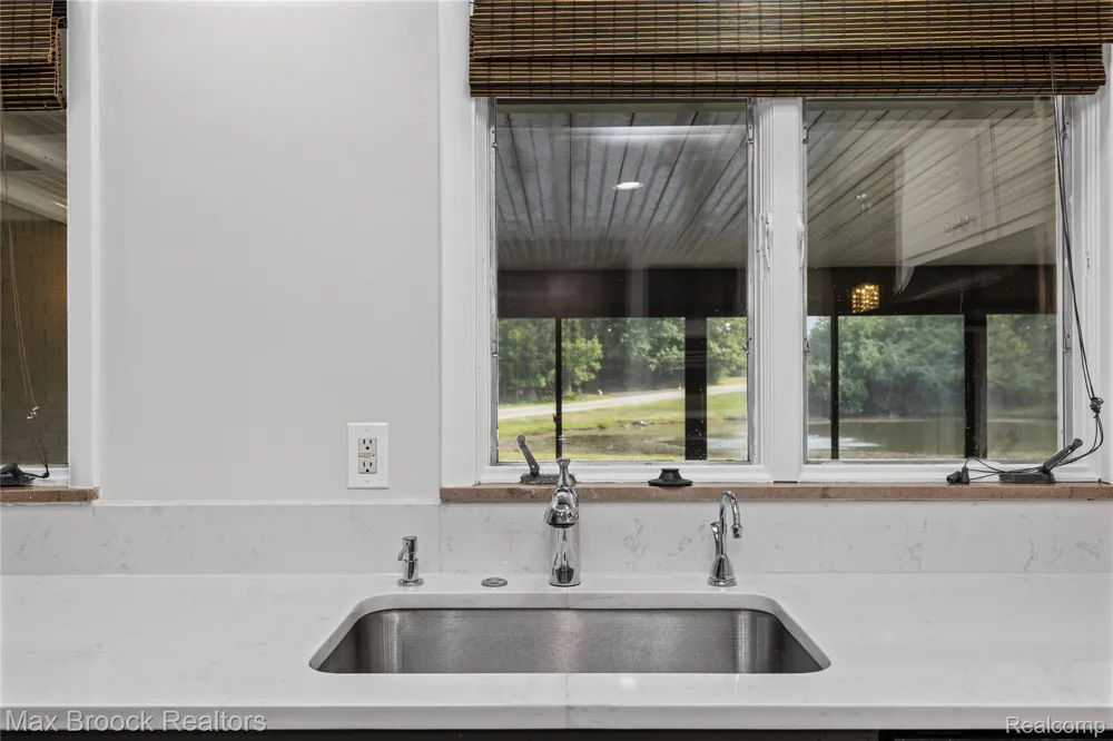 3988 Lakeland Lane Bloomfield Hills City, MI 48302