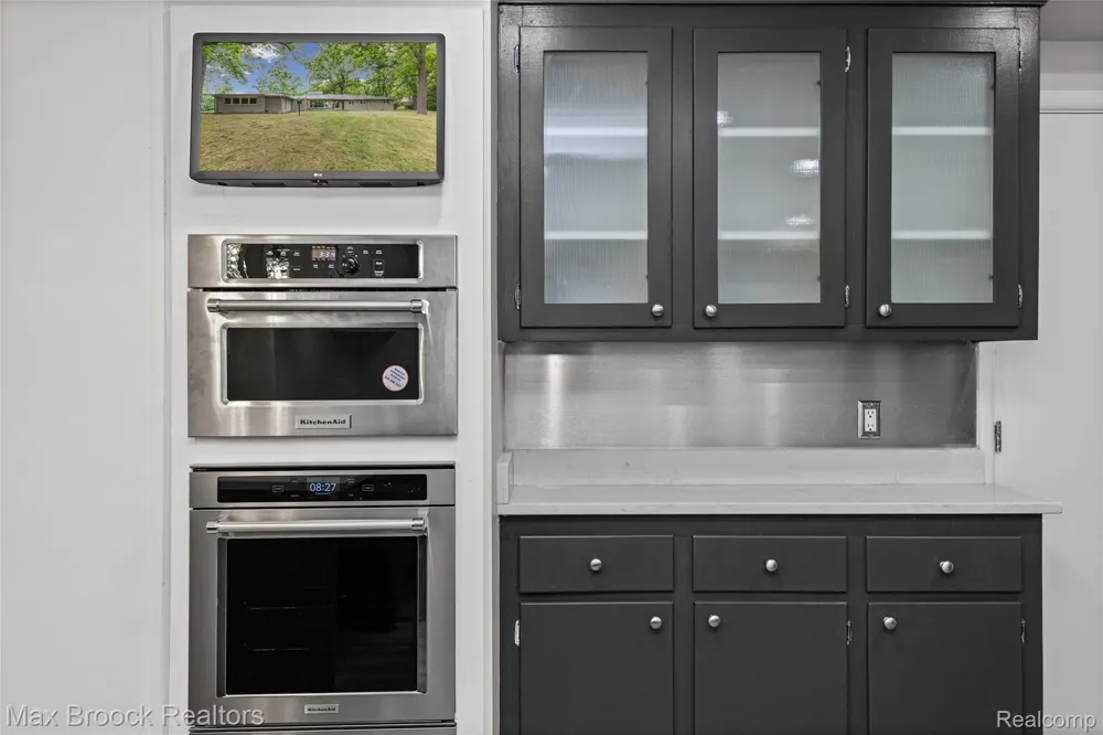 3988 Lakeland Lane Bloomfield Hills City, MI 48302