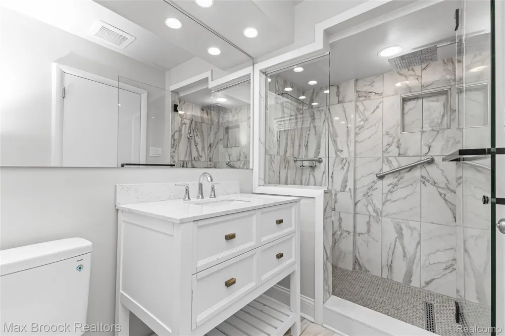 3988 Lakeland Lane Bloomfield Hills City, MI 48302