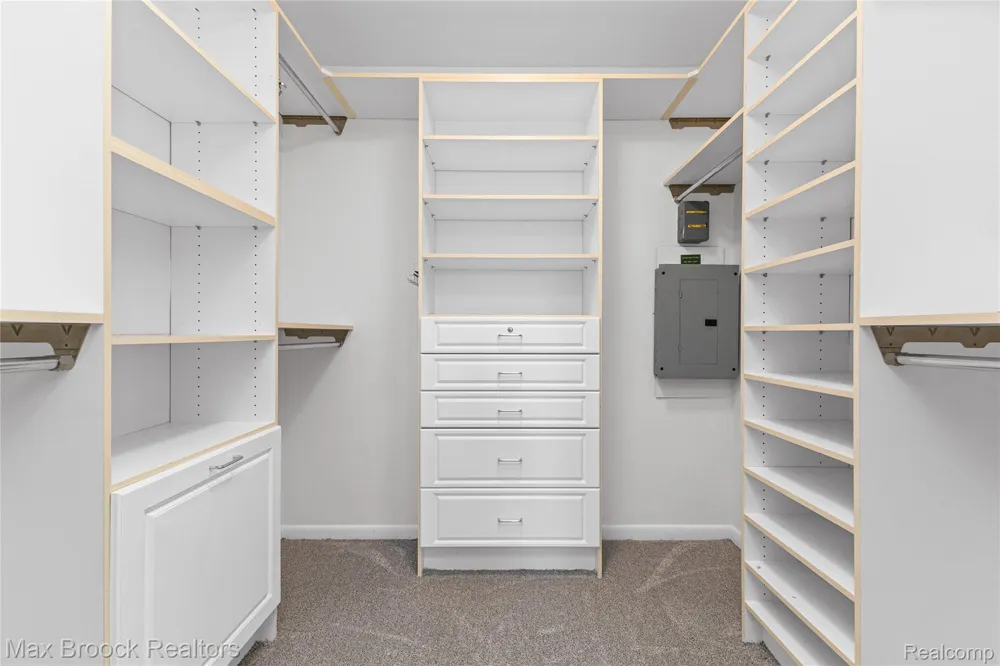 3988 Lakeland Lane Bloomfield Hills City, MI 48302