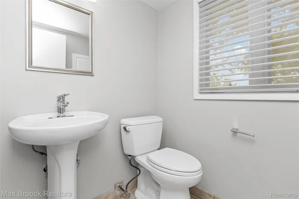 3988 Lakeland Lane Bloomfield Hills City, MI 48302