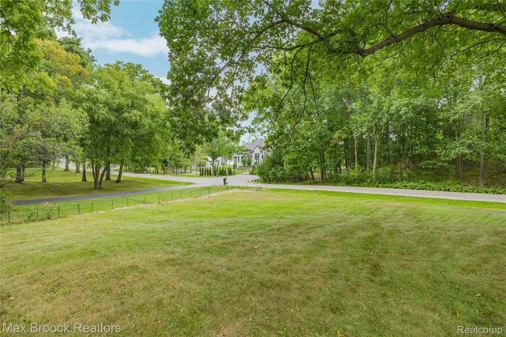 3988 Lakeland Lane Bloomfield Hills City, MI 48302