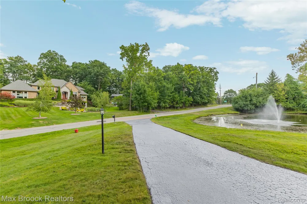 3988 Lakeland Lane Bloomfield Hills City, MI 48302