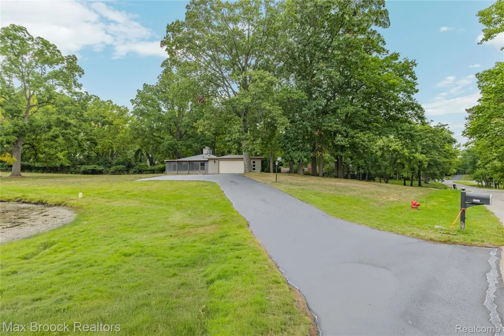 3988 Lakeland Lane Bloomfield Hills City, MI 48302