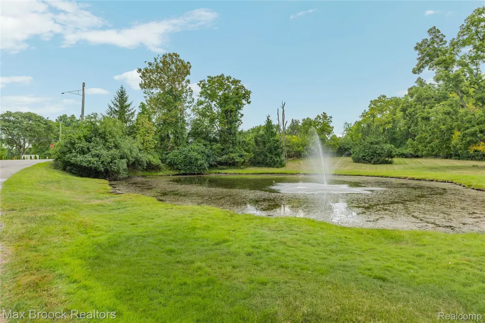 3988 Lakeland Lane Bloomfield Hills City, MI 48302