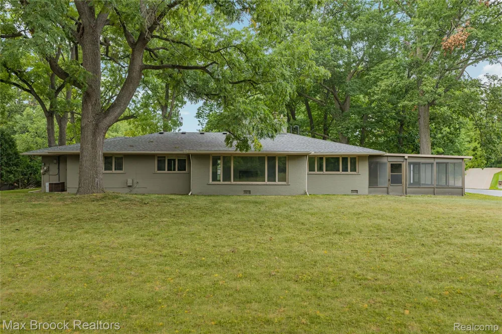 3988 Lakeland Lane Bloomfield Hills City, MI 48302