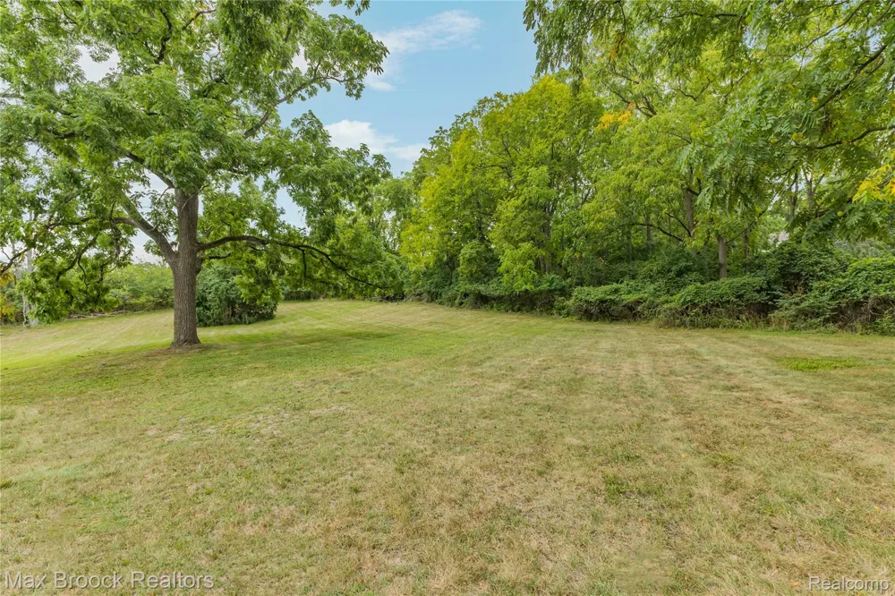 3988 Lakeland Lane Bloomfield Hills City, MI 48302