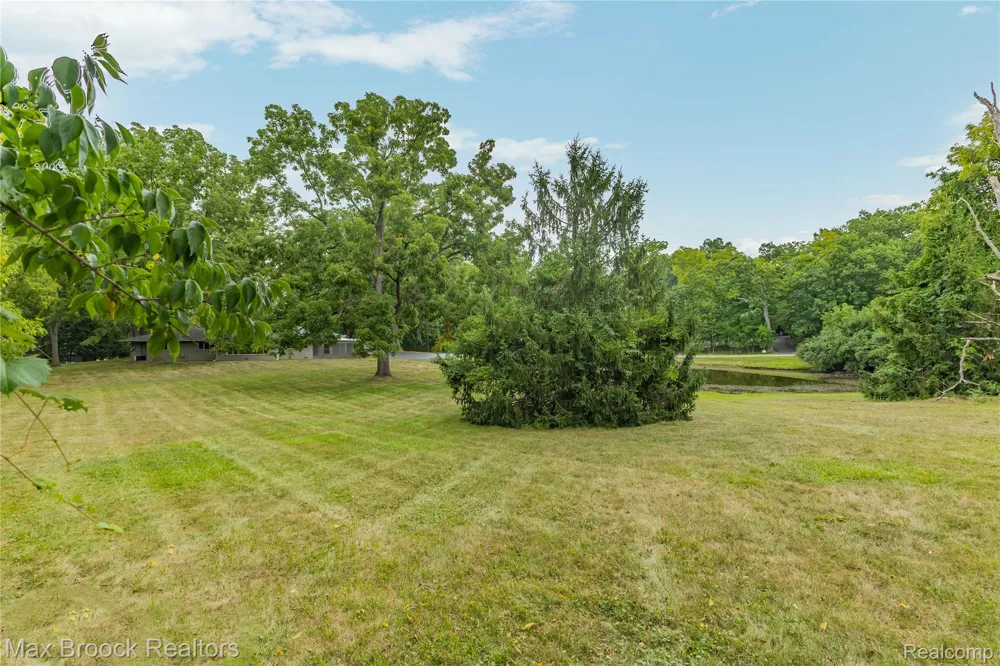 3988 Lakeland Lane Bloomfield Hills City, MI 48302