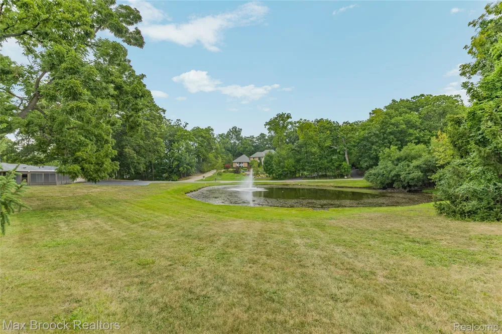 3988 Lakeland Lane Bloomfield Hills City, MI 48302