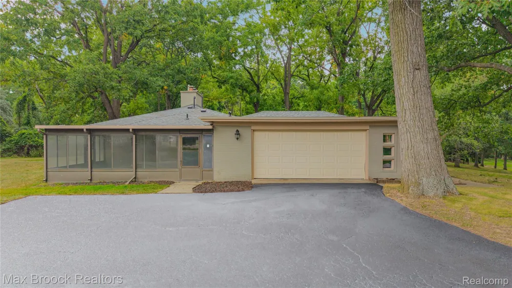 3988 Lakeland Lane Bloomfield Hills City, MI 48302