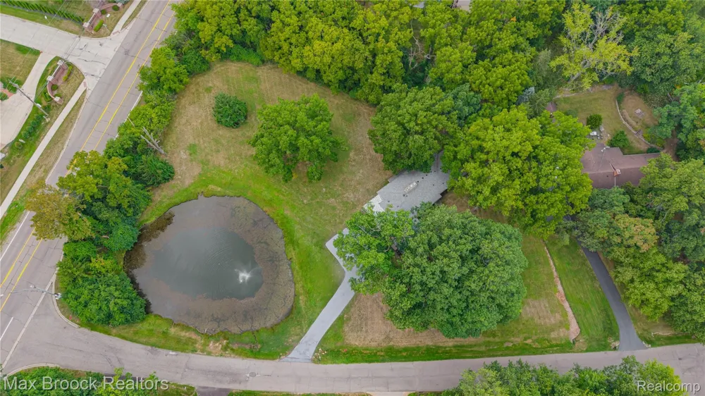 3988 Lakeland Lane Bloomfield Hills City, MI 48302