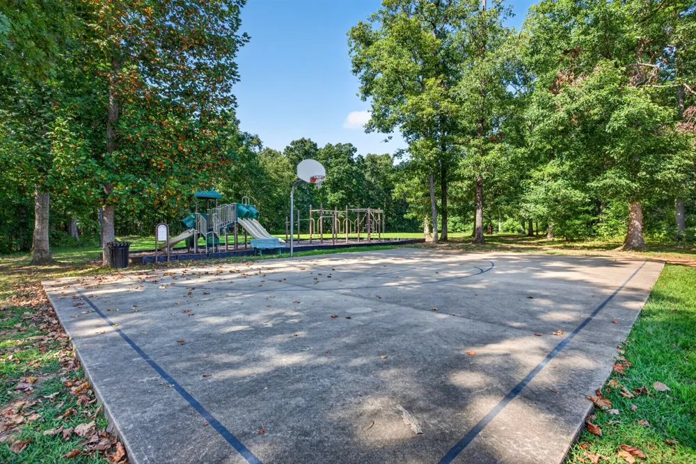 1388 Freedom Dr Clarksville, TN 37042