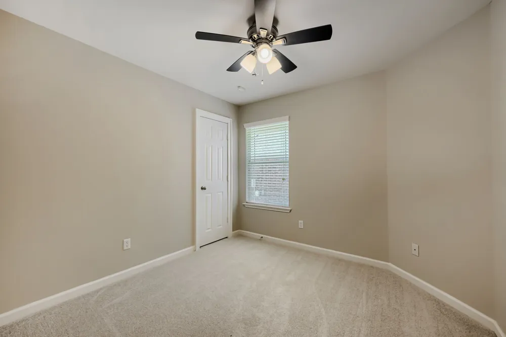 137 Pine Arbol Buda, TX 78610