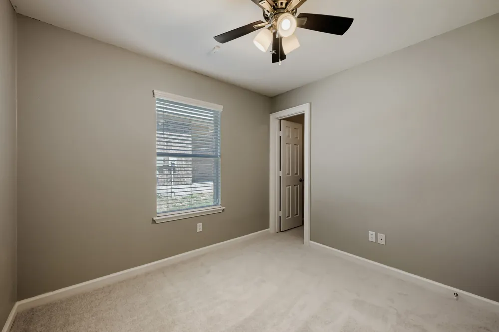 137 Pine Arbol Buda, TX 78610