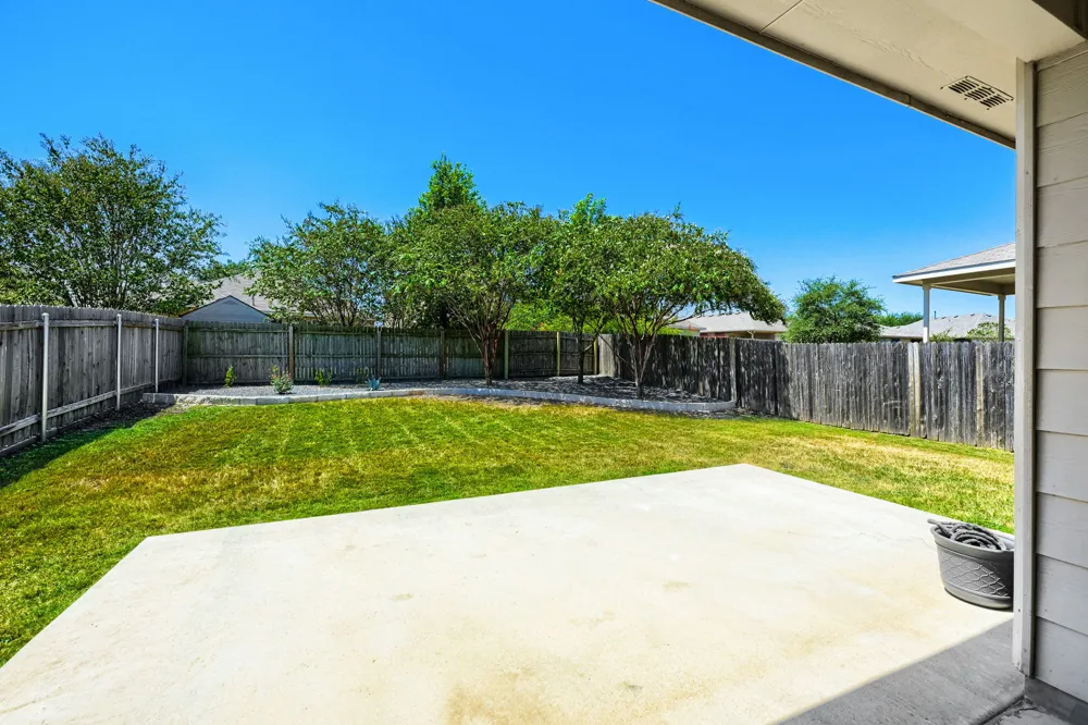 137 Pine Arbol Buda, TX 78610