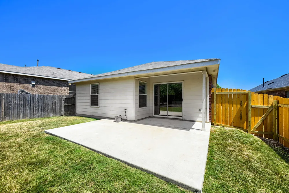 137 Pine Arbol Buda, TX 78610