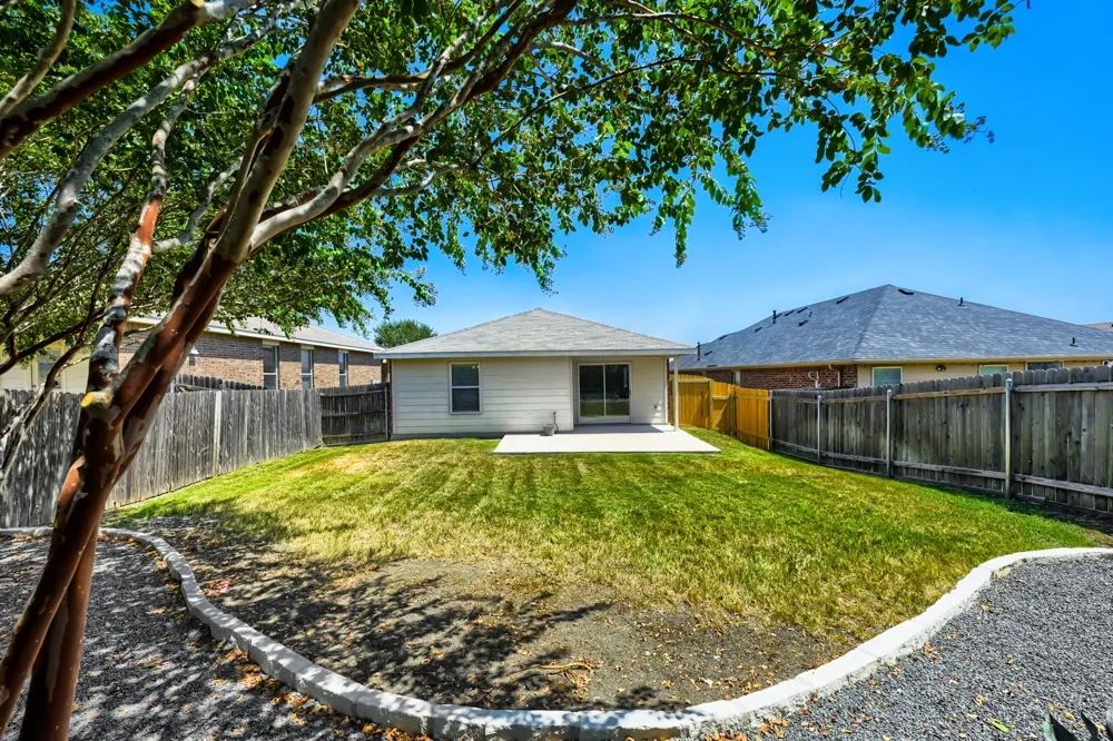 137 Pine Arbol Buda, TX 78610