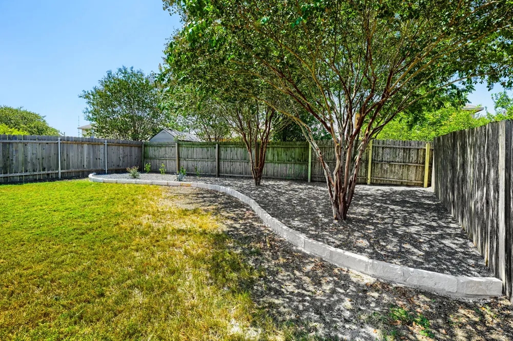 137 Pine Arbol Buda, TX 78610
