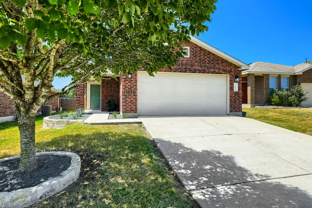 137 Pine Arbol Buda, TX 78610
