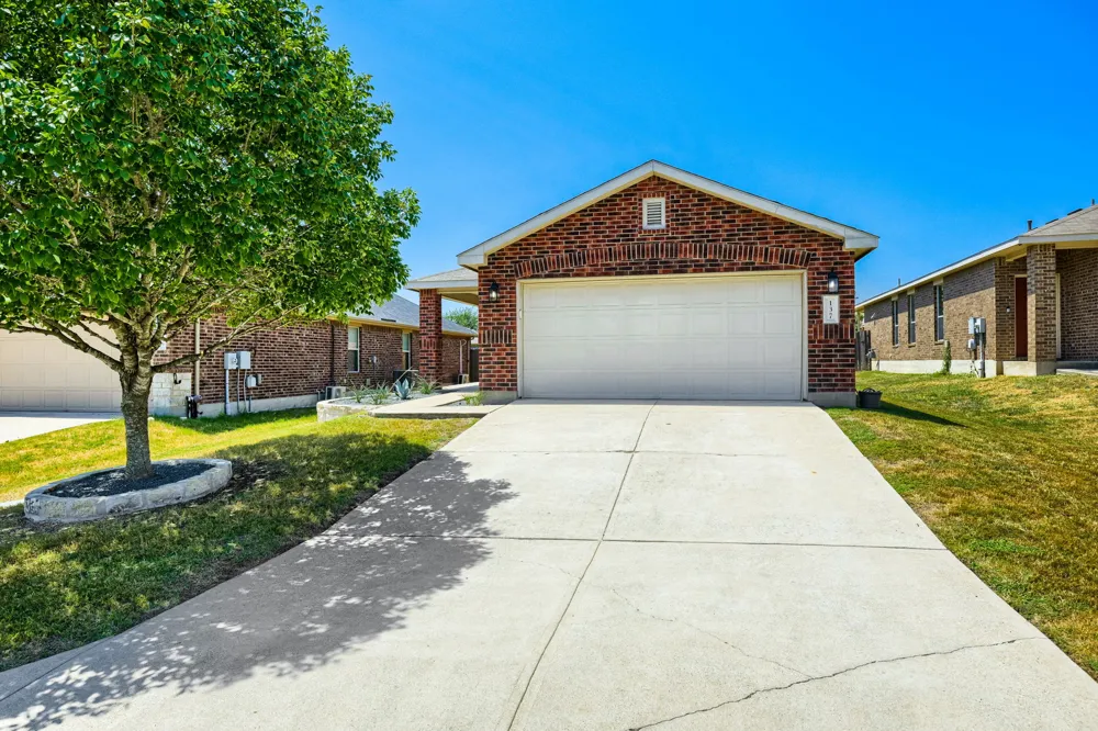 137 Pine Arbol Buda, TX 78610