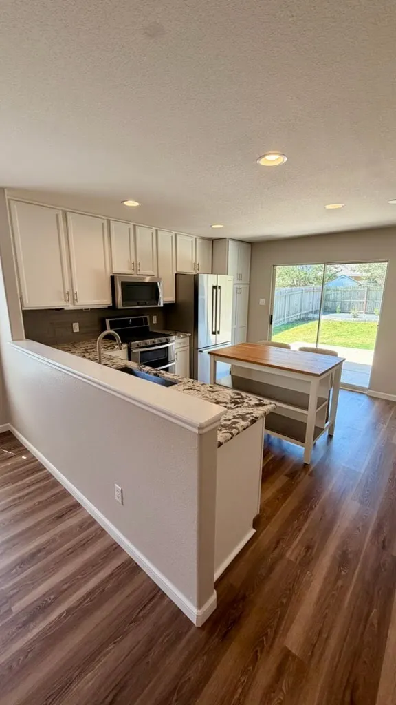 137 Pine Arbol Buda, TX 78610