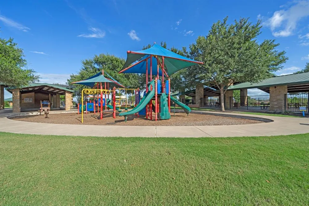 137 Pine Arbol Buda, TX 78610