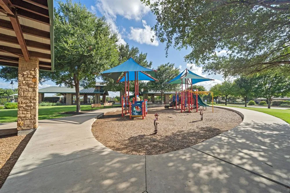 137 Pine Arbol Buda, TX 78610