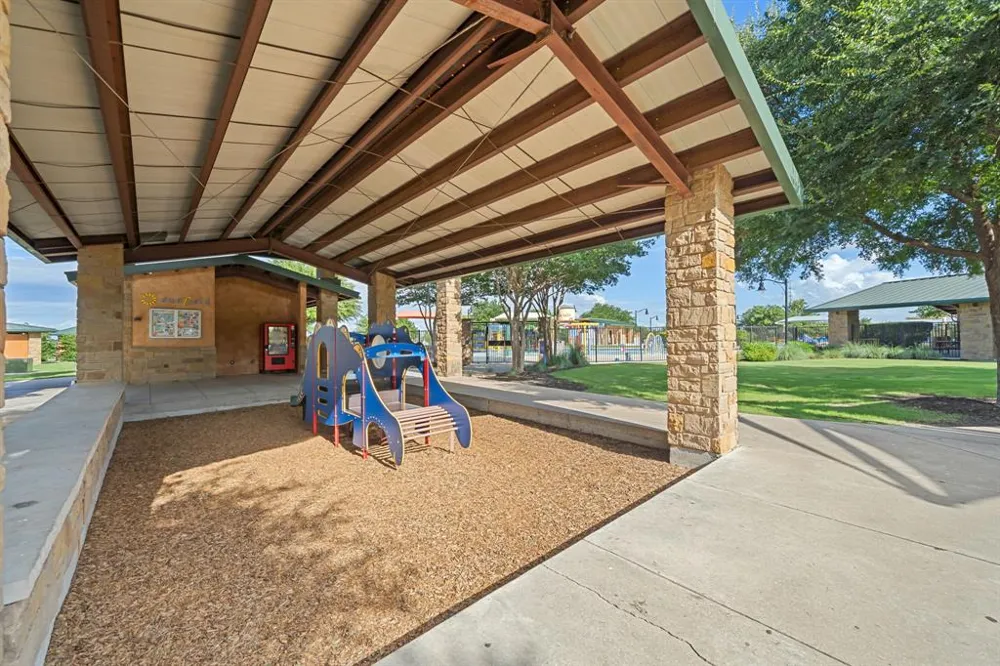 137 Pine Arbol Buda, TX 78610