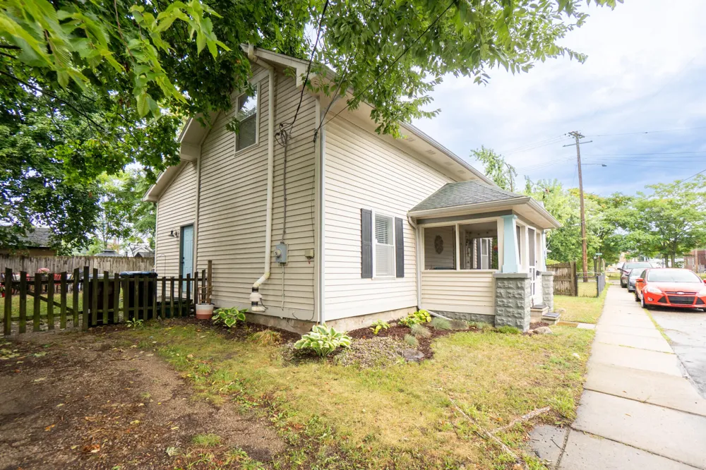 107 Babbitt Street Ypsilanti, MI 48198