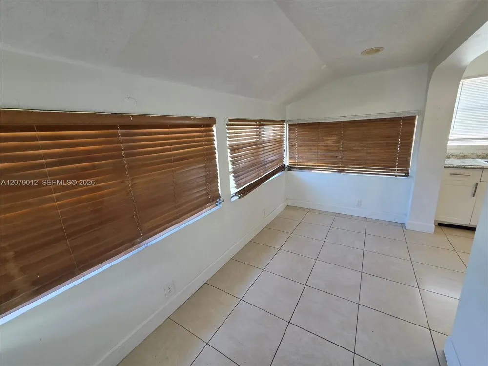 708 NE 4th St #2 Hallandale Beach, FL 33009