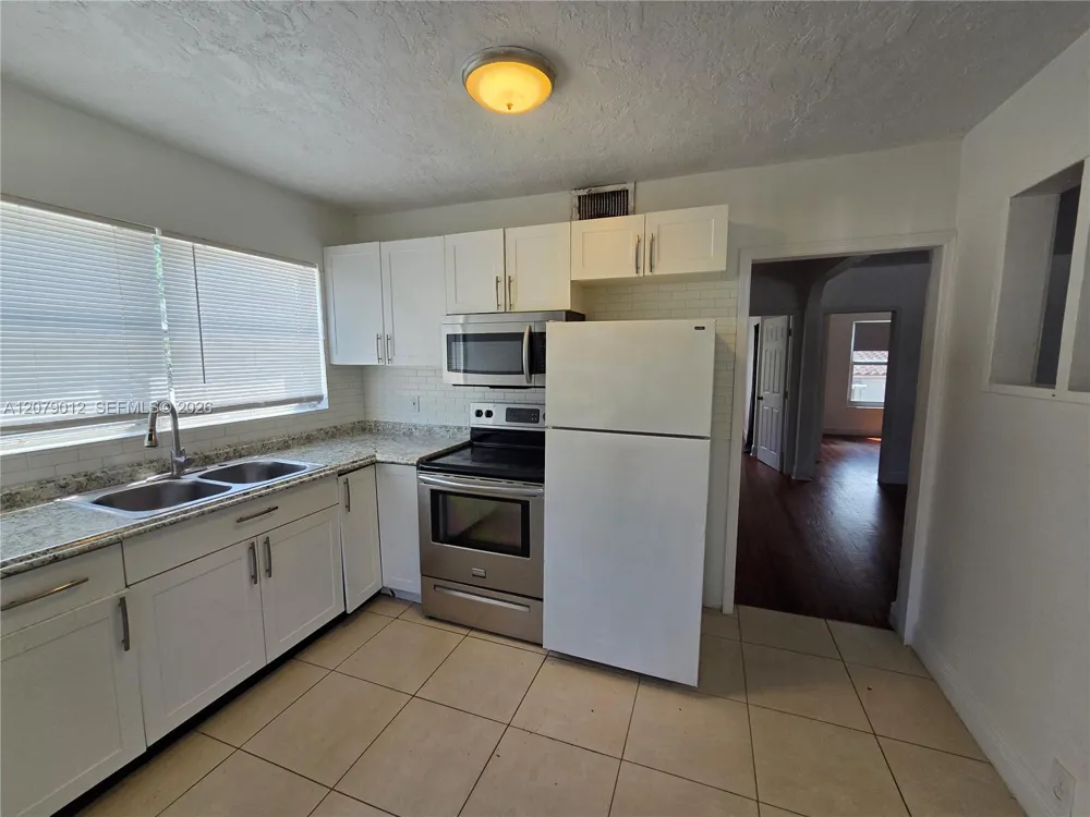 708 NE 4th St #2 Hallandale Beach, FL 33009