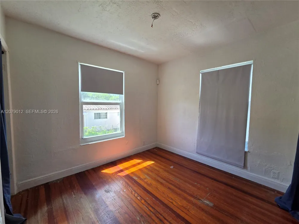 708 NE 4th St #2 Hallandale Beach, FL 33009