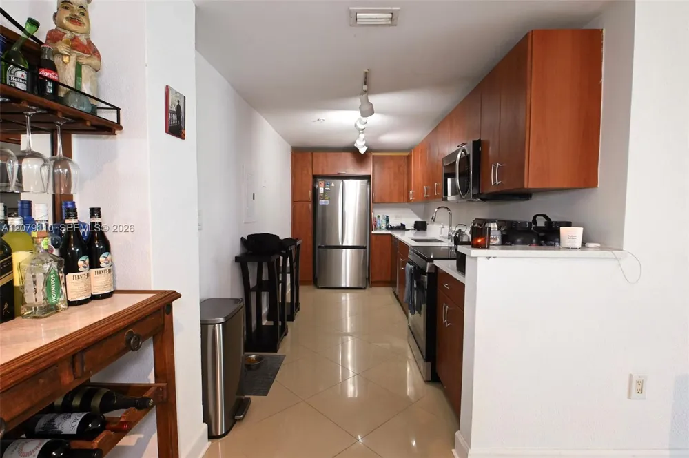 7501 E Treasure Dr #1H North Bay Village, FL 33141