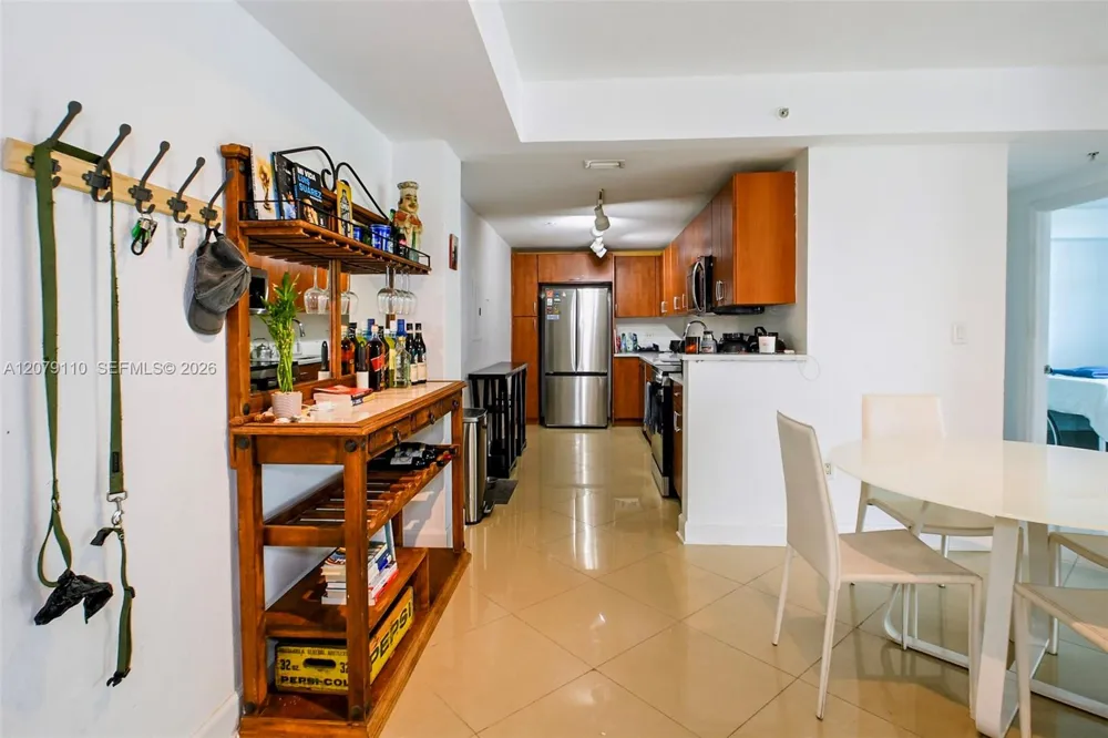 7501 E Treasure Dr #1H North Bay Village, FL 33141