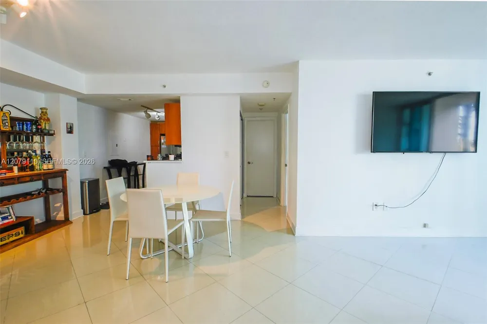 7501 E Treasure Dr #1H North Bay Village, FL 33141